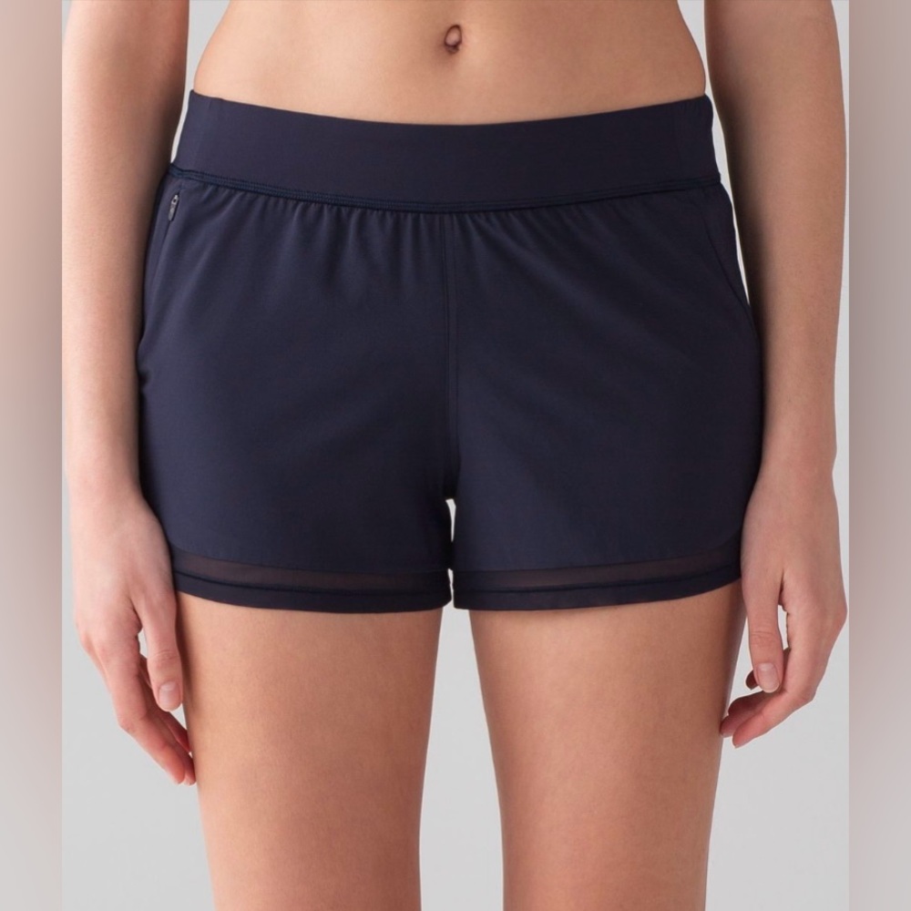 Lululemon Two With One Short Reversible 3"
Midnight Navy / Blueberry Jam Size 6 - Picture 2 of 11